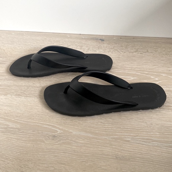 Matt and Nat Alberta Vegan Black Flip Flops - Picture 4 of 10